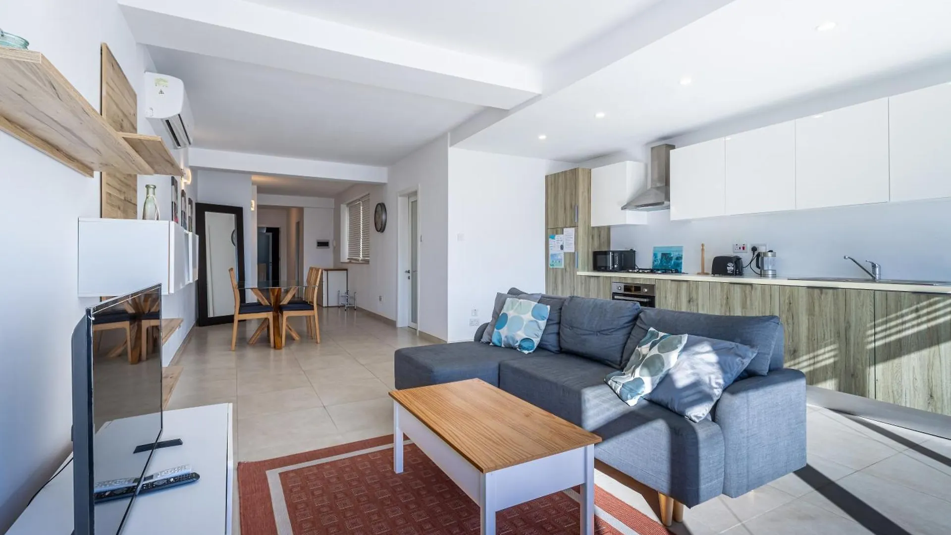 Bright And Modern Apartment Saint Julian's