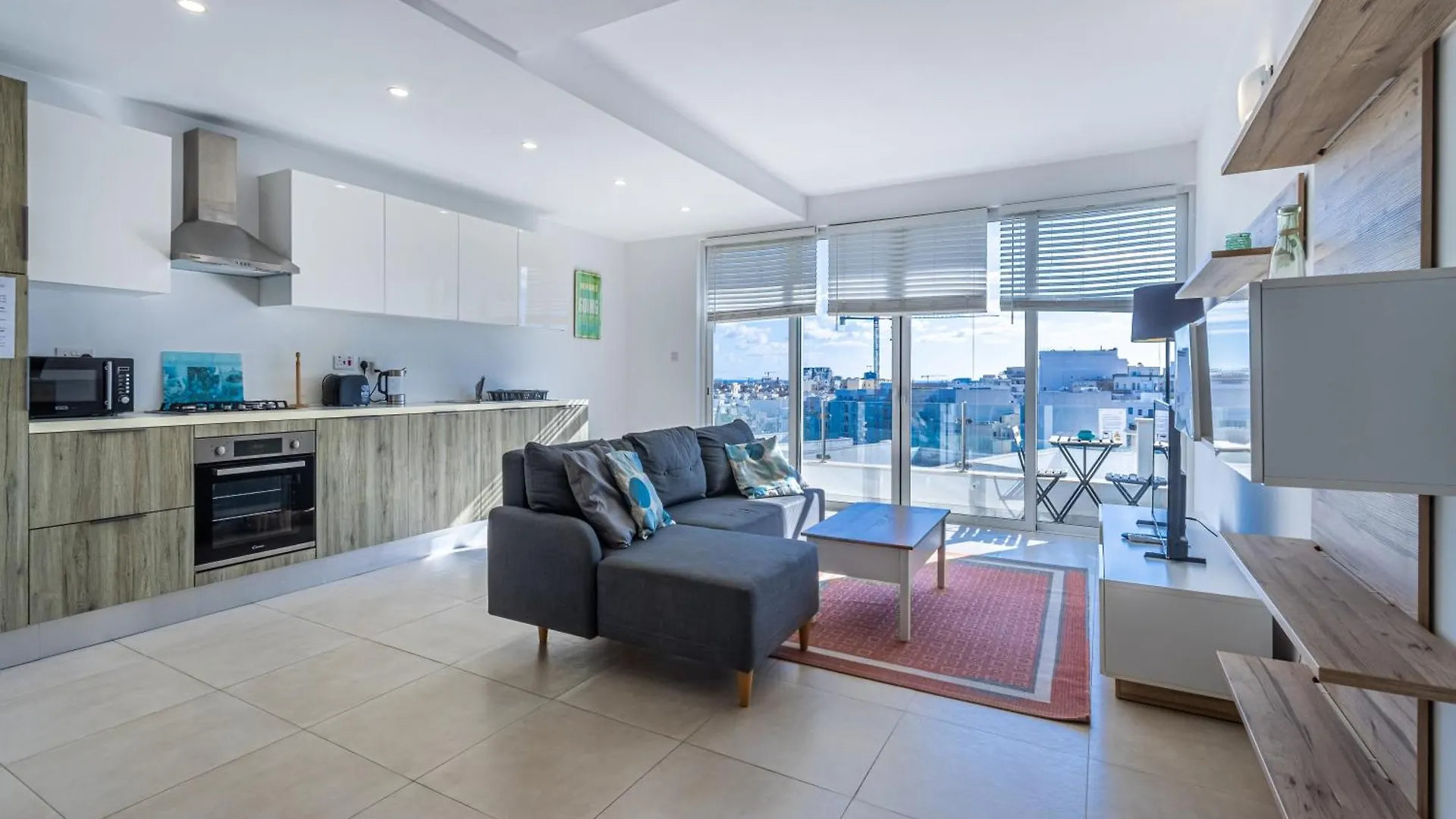 Bright And Modern Apartment Saint Julian's
